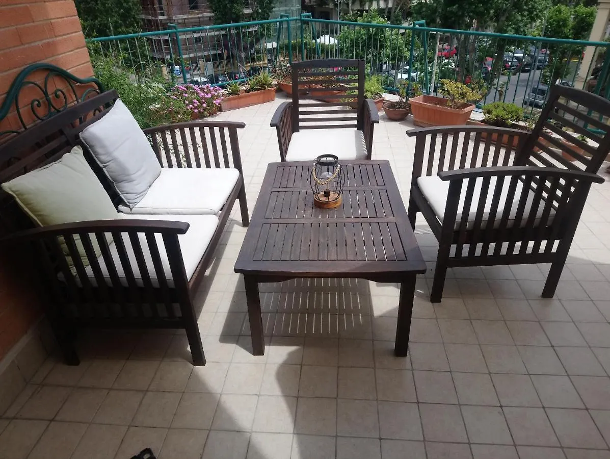 Ostia Bed And Beach Apartment