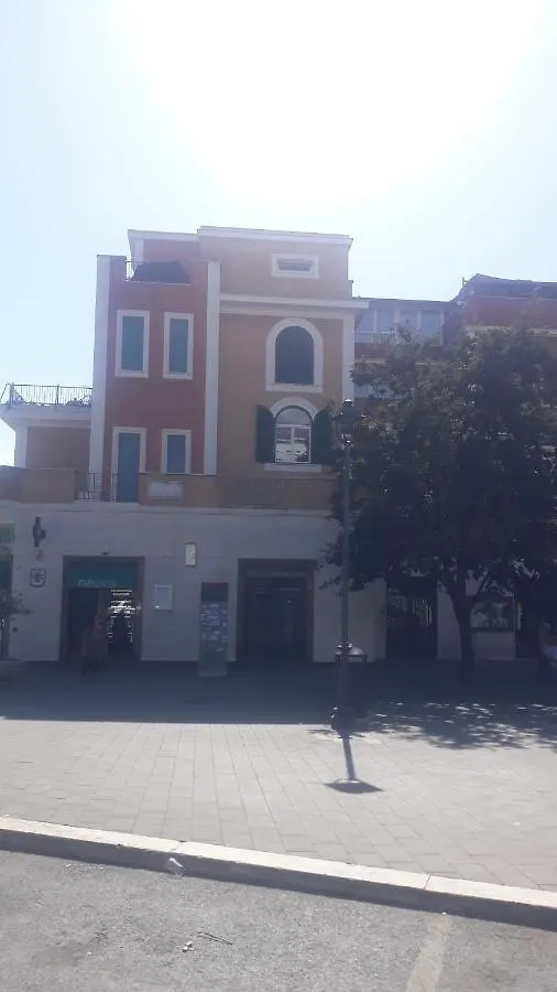 Ostia Bed And Beach Apartment